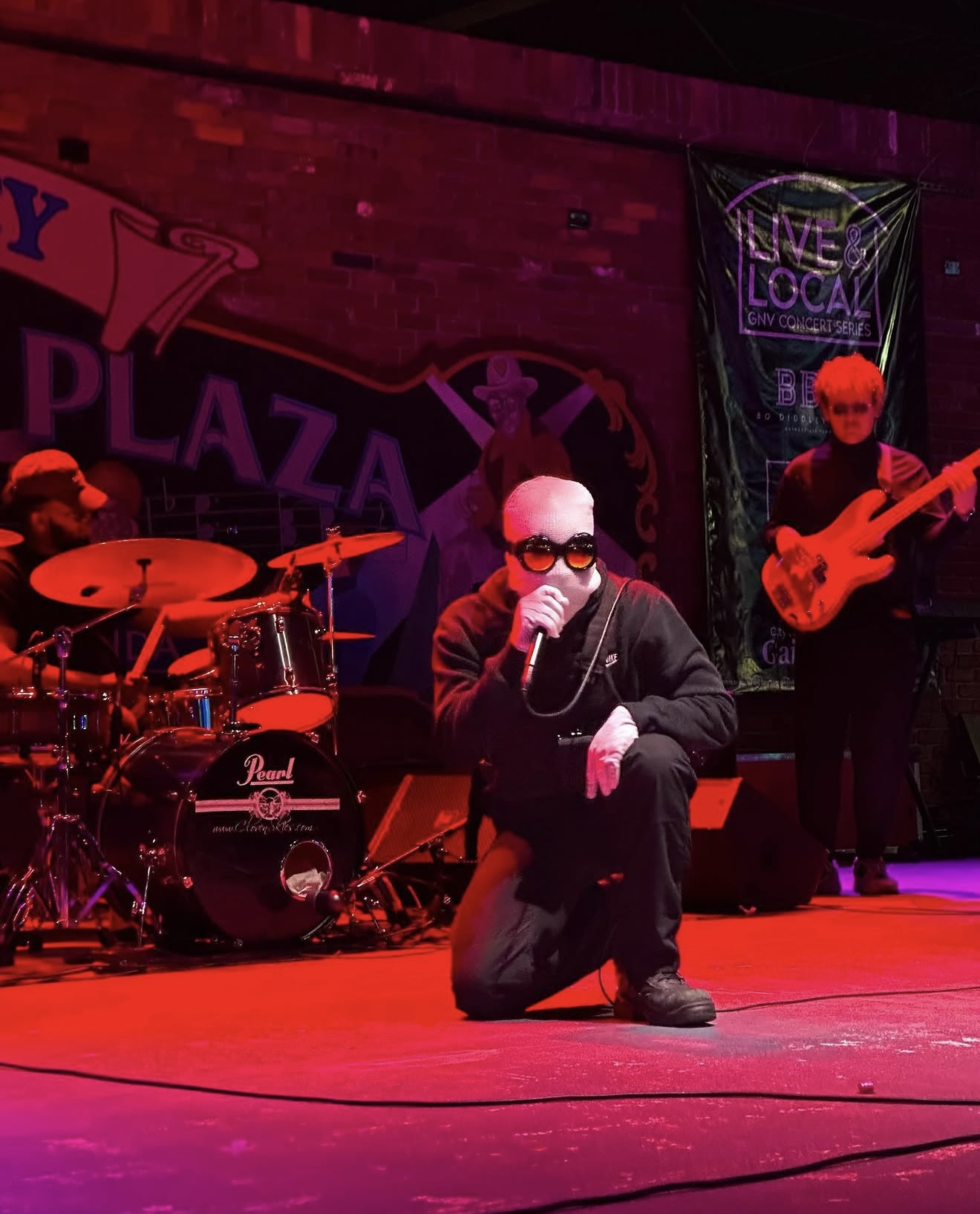 Live music performance at a DOPENMIC event